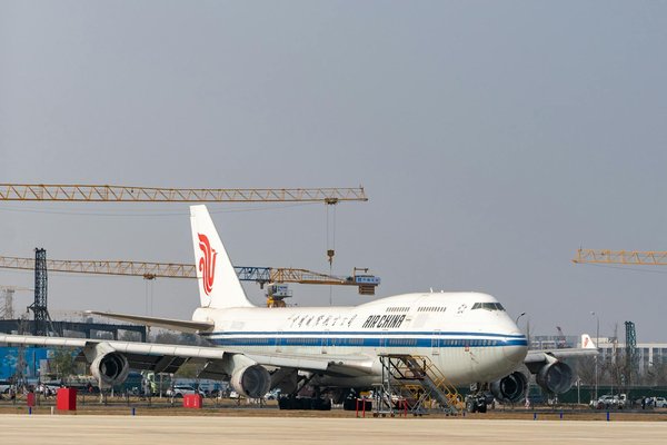 How can you navigate the best spots for street food in Manchester during your visit?